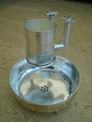 Basin with washing cup